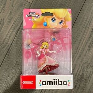 NWT Nintendo Princess Peach Amiibo